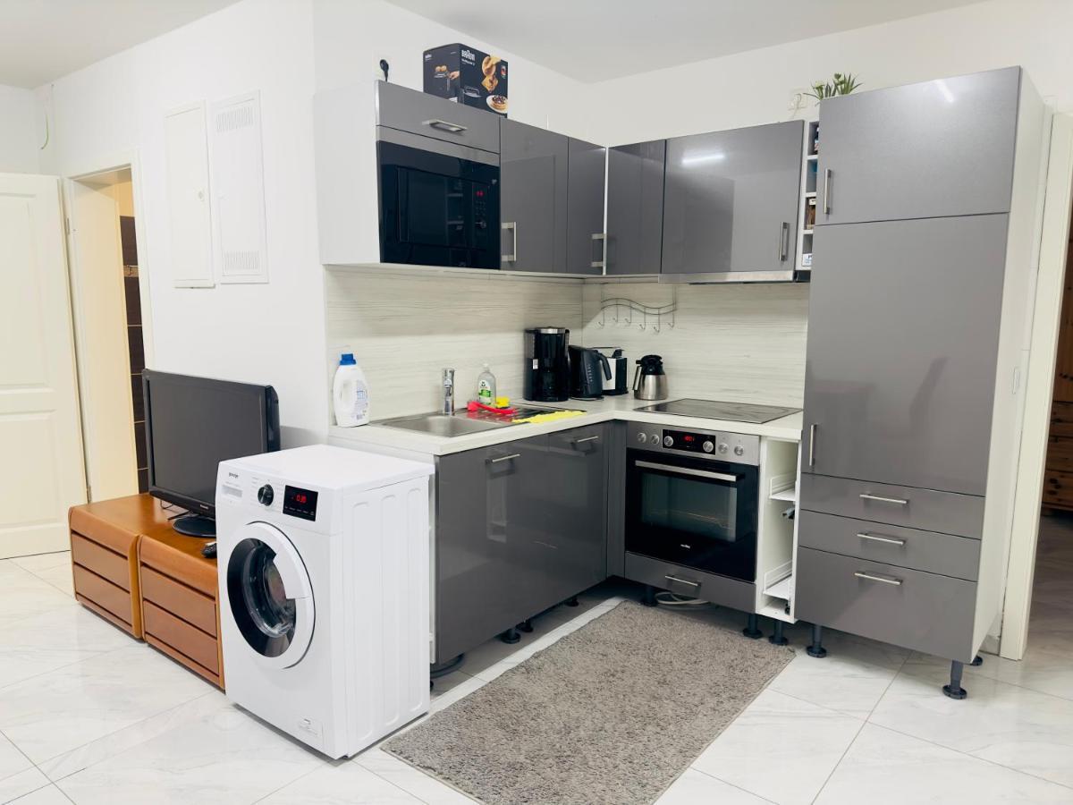Fully Equipped Apartment 3 Rooms 5 Bed Хамбург Екстериор снимка